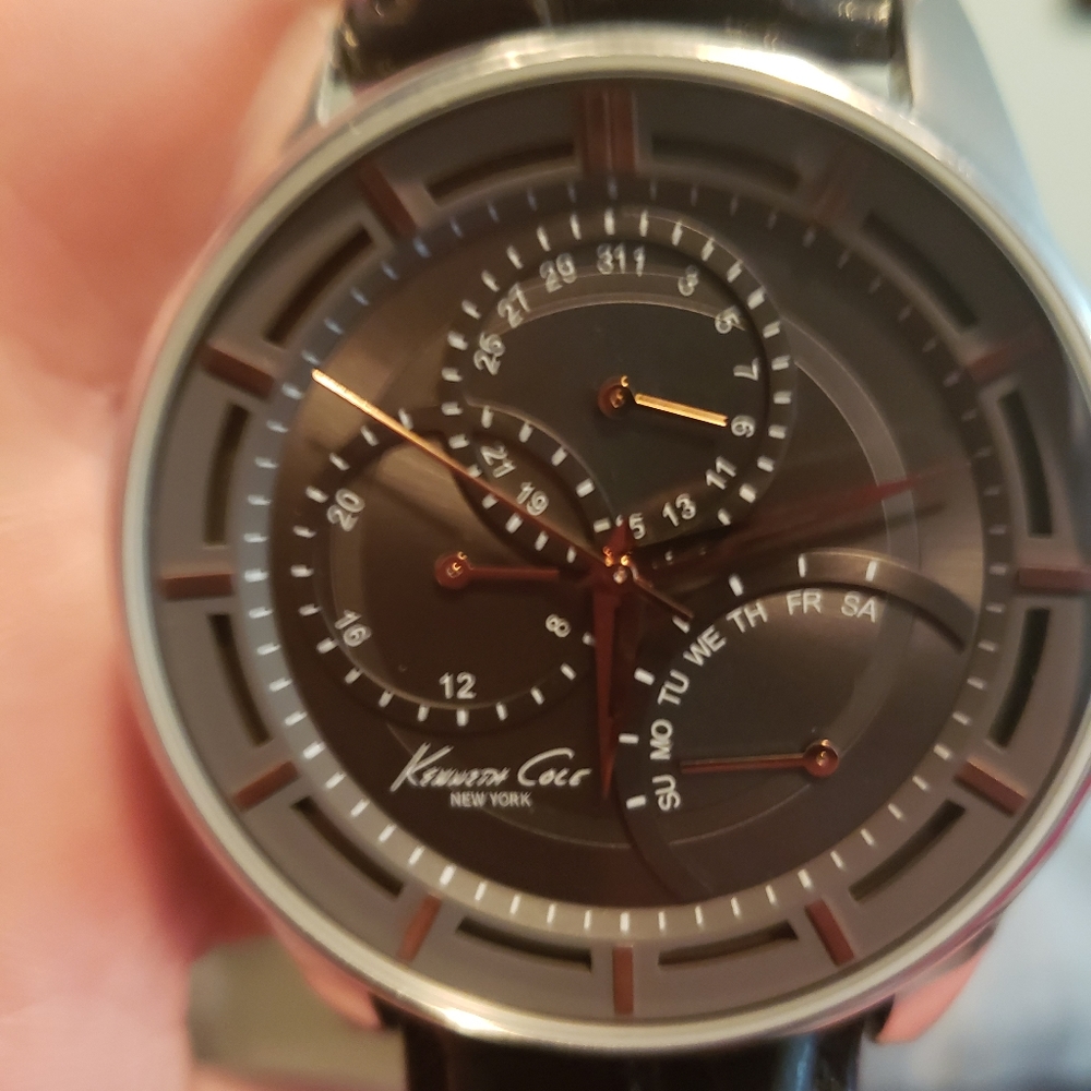 Watch - Picture 2 of 4